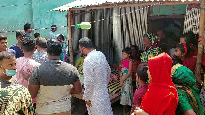 ঝিনাইদহে অ্যালকোহলের বিষক্রিয়ায় ৩ জনের মৃত্যু ঝিনাইদহে অ্যালকোহলের বিষক্রিয়ায় ৩ জনের মৃত্যু