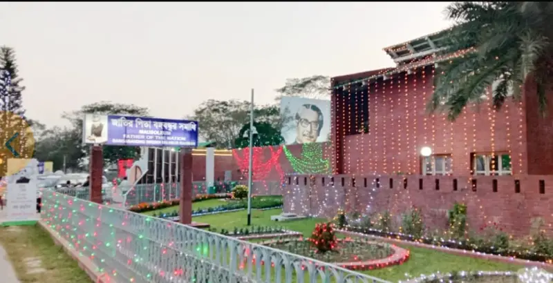 জাতির পিতার জন্মদিনে রঙিন সাজে টুঙ্গিপাড়া জাতির পিতার জন্মদিনে রঙিন সাজে টুঙ্গিপাড়া