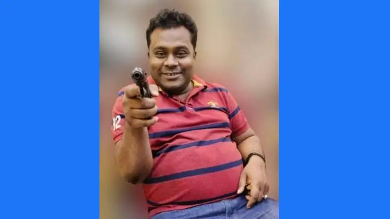 বিদেশি পিস্তল হাতে ছবি তোলা সেই মৎস্যজীবি লীগ নেতাকে বহিষ্কার বিদেশি পিস্তল হাতে ছবি তোলা সেই মৎস্যজীবি লীগ নেতাকে বহিষ্কার