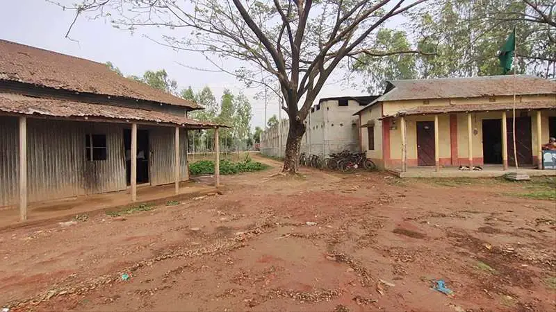নালিতাবাড়ীতে বিদ্যালয়ের অফিস কক্ষ তালাবদ্ধ,পাঠদান ব্যাহত নালিতাবাড়ীতে বিদ্যালয়ের অফিস কক্ষ তালাবদ্ধ,পাঠদান ব্যাহত