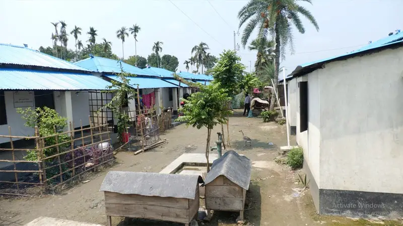 শেখ হাসিনার উপহারের ঘর পেয়ে খুশী বেদে পল্লীর মানুষগুলো শেখ হাসিনার উপহারের ঘর পেয়ে খুশী বেদে পল্লীর মানুষগুলো