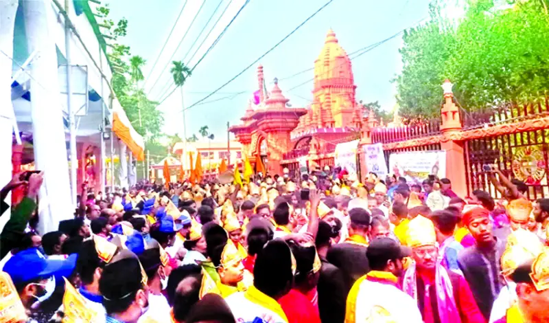 বাঁশখালীতে কুম্ভমেলায় দেশ-বিদেশের পুণ্যার্থীর ঢল বাঁশখালীতে কুম্ভমেলায় দেশ-বিদেশের পুণ্যার্থীর ঢল