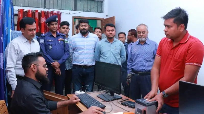 নাটোরে ড্রাইভিং লাইসেন্স পরীক্ষা ও বায়োমেট্রিক কর্মসূচির উদ্বোধন নাটোরে ড্রাইভিং লাইসেন্স পরীক্ষা ও বায়োমেট্রিক কর্মসূচির উদ্বোধন