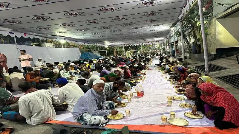 উত্তরায় মাসব্যাপী ১৫ হাজার রোজাদারকে ইফতার করানোর উদ্যোগ উত্তরায় মাসব্যাপী ১৫ হাজার রোজাদারকে ইফতার করানোর উদ্যোগ