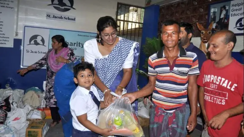 অসহায়দের সঙ্গে ঈদের খুশি ভাগাভাগি করলো শিশুরা