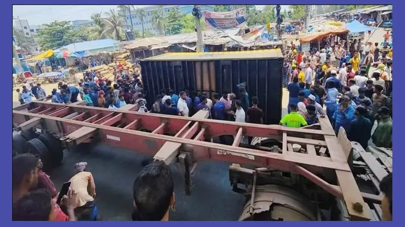 চট্টগ্রামে কনটেইনারচাপায় দুই রিকশা আরোহী নিহত চট্টগ্রামে কনটেইনারচাপায় দুই রিকশা আরোহী নিহত