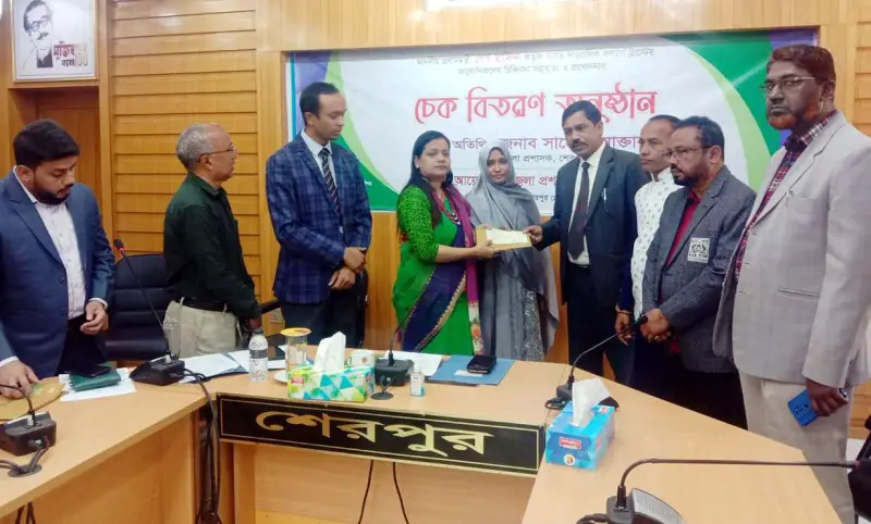 শেরপুরে সাংবাদিক কল্যাণ ট্রাস্টের অনুদানের চেক বিতরণ শেরপুরে সাংবাদিক কল্যাণ ট্রাস্টের অনুদানের চেক বিতরণ