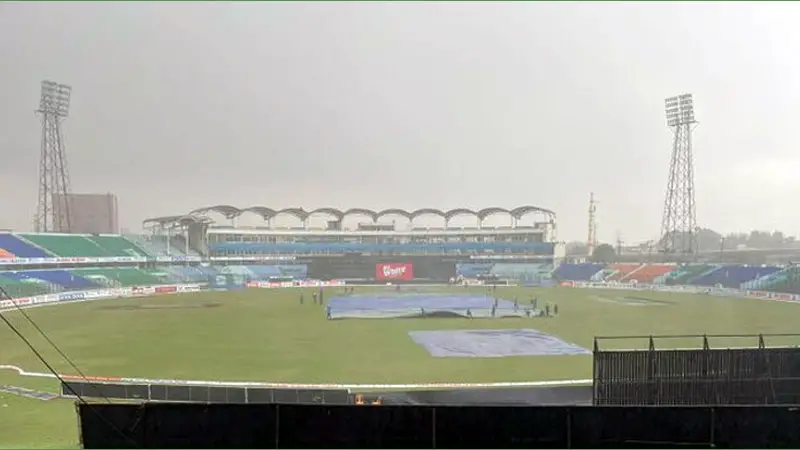 বৃষ্টির জন্য ম্যাচ শুরু হয়নি বৃষ্টির জন্য ম্যাচ শুরু হয়নি