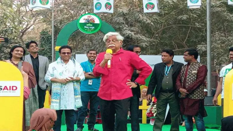 শিশুদের হাতে মোবাইল ফোন নয়, বই তুলে দিন শিশুদের হাতে মোবাইল ফোন নয়, বই তুলে দিন