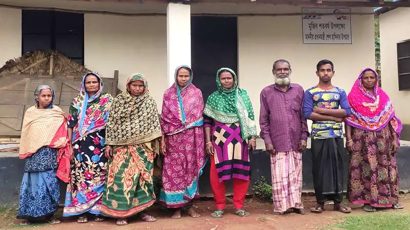 ‘আগে ভাঙ্গা ঘরে বৃষ্টি আইলে মাতায় পানি পড়ছে, এহন আরামে ঘুমাই’ ‘আগে ভাঙ্গা ঘরে বৃষ্টি আইলে মাতায় পানি পড়ছে, এহন আরামে ঘুমাই’