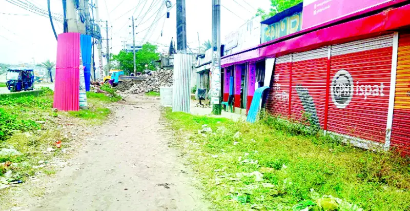 সিদ্ধিরগঞ্জে সার্ভিস লেন এখন পরিত্যক্ত সিদ্ধিরগঞ্জে সার্ভিস লেন এখন পরিত্যক্ত