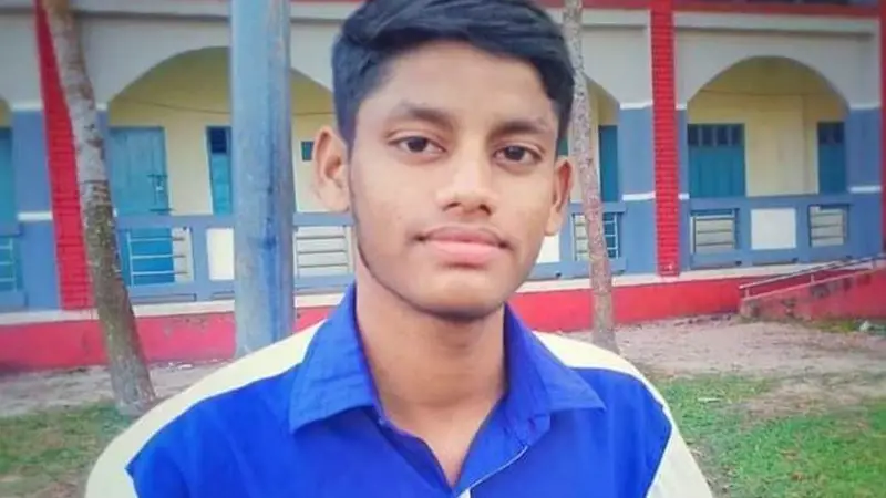 ভ্যান চালিয়ে জিপিএ-৫ পেলেন রমজান ভ্যান চালিয়ে জিপিএ-৫ পেলেন রমজান