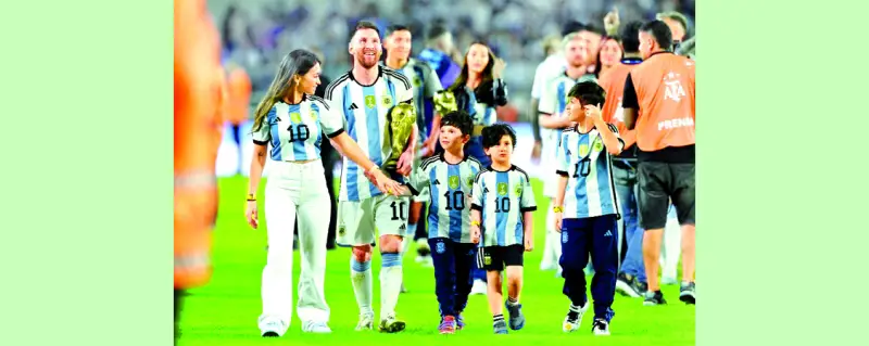 বিশ্বকাপ জয়ের উৎসবে মেসির ৮০০ বিশ্বকাপ জয়ের উৎসবে মেসির ৮০০