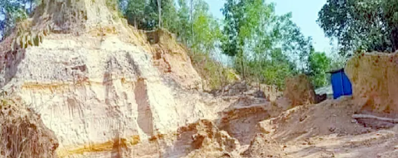 উখিয়ায় পাহাড় কাটার হিড়িক উখিয়ায় পাহাড় কাটার হিড়িক