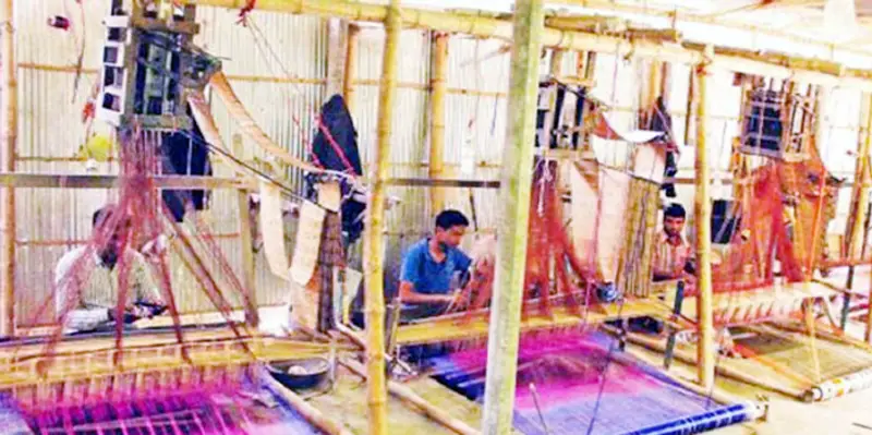 মাকুর শব্দে মুখরিত সিরাজগঞ্জের তাঁতপল্লী মাকুর শব্দে মুখরিত সিরাজগঞ্জের তাঁতপল্লী