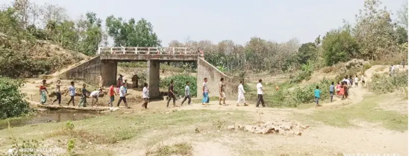 ফটিকছড়িতে সেতুর সংযোগ সড়কের অভাবে দুর্ভোগ ফটিকছড়িতে সেতুর সংযোগ সড়কের অভাবে দুর্ভোগ