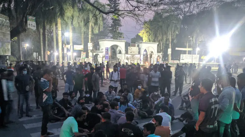 ‘খুন করার উদ্দেশ্যে হামলা’ উল্লেখ করে মামলা ইবি প্রশাসনের ‘খুন করার উদ্দেশ্যে হামলা’ উল্লেখ করে মামলা ইবি প্রশাসনের