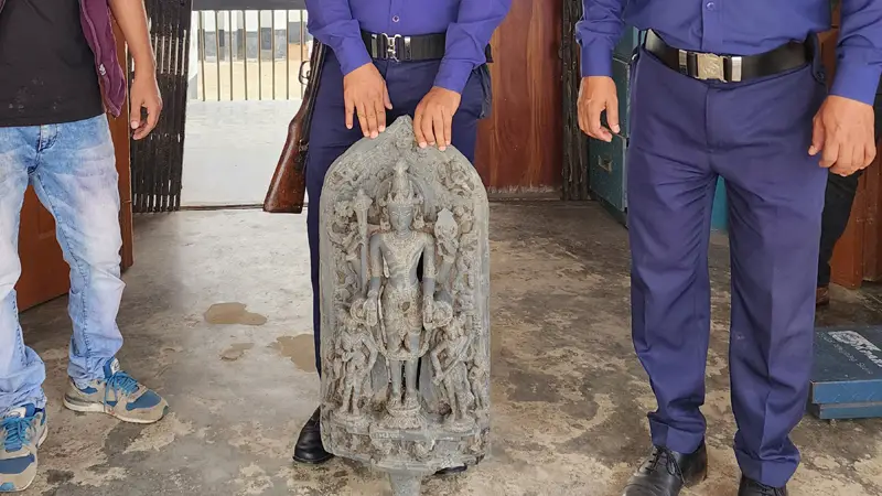 নাটোরে ৩২ কেজি ওজনের প্রাচীন মূর্তি উদ্ধার নাটোরে ৩২ কেজি ওজনের প্রাচীন মূর্তি উদ্ধার
