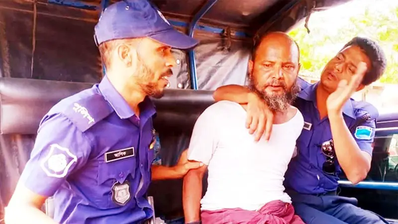 ছেলেকে ছুরিকাঘাতে হত্যাচেষ্টা, বাবা গ্রেফতার ছেলেকে ছুরিকাঘাতে হত্যাচেষ্টা, বাবা গ্রেফতার