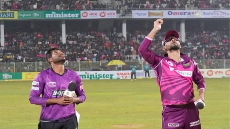 টসে জিতে ব্যাটিংয়ে চট্টগ্রাম টসে জিতে ব্যাটিংয়ে চট্টগ্রাম
