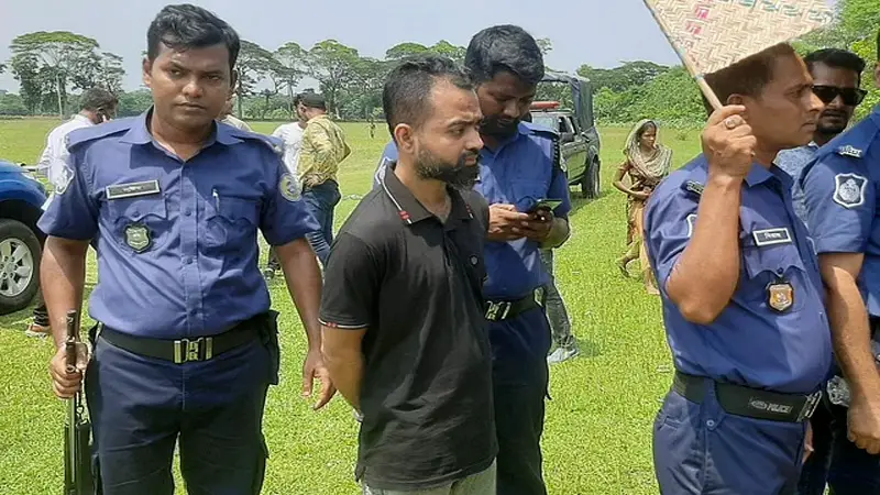 ফেসবুকে স্ট্যাটাস দিয়ে ছাত্রলীগ নেতার আত্মসমর্পণ