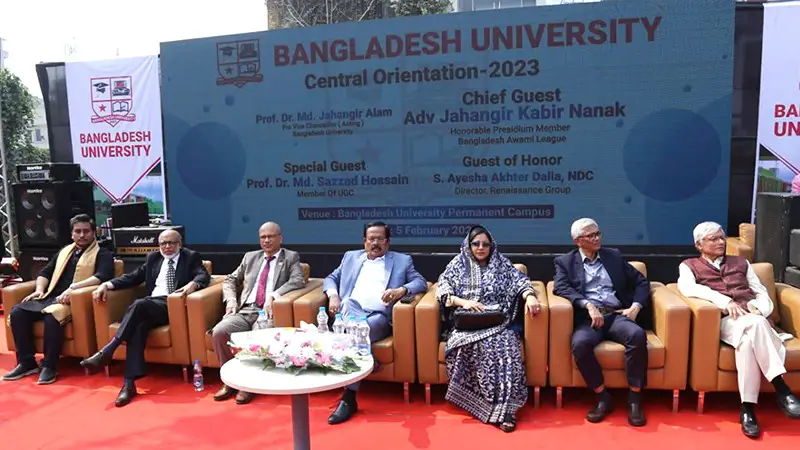 জ্ঞান আহরণের জন্য পাঠ শিক্ষা যথেষ্ট নয় জ্ঞান আহরণের জন্য পাঠ শিক্ষা যথেষ্ট নয়