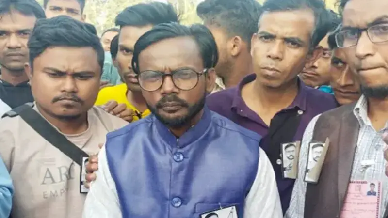 এ সরকারের অধীনে সুষ্ঠু ভোট সম্ভব নয়, বললেন হিরো আলম এ সরকারের অধীনে সুষ্ঠু ভোট সম্ভব নয়, বললেন হিরো আলম