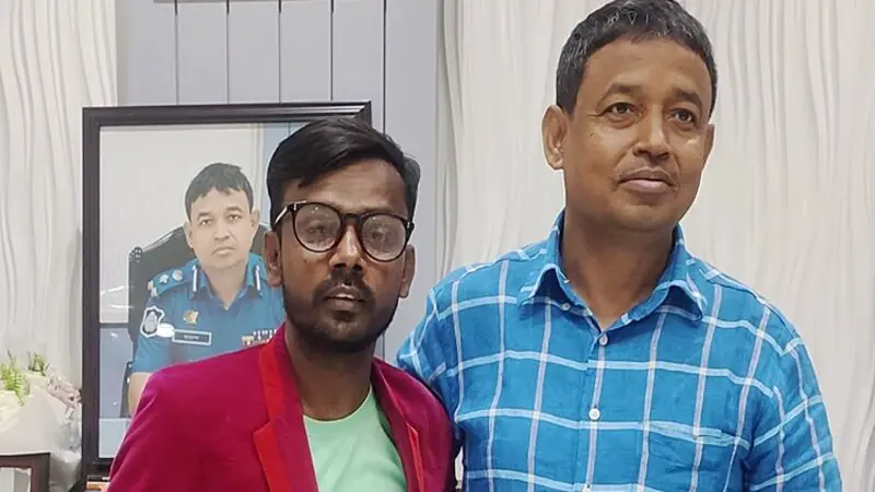 ডিবি কার্যালয়ে লিখিত অভিযোগ দিলেন হিরো আলম