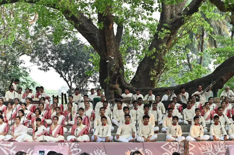 রমনায় সুরের মুর্ছনায় ছায়ানটের বর্ষবরণ অনুষ্ঠান রমনায় সুরের মুর্ছনায় ছায়ানটের বর্ষবরণ অনুষ্ঠান