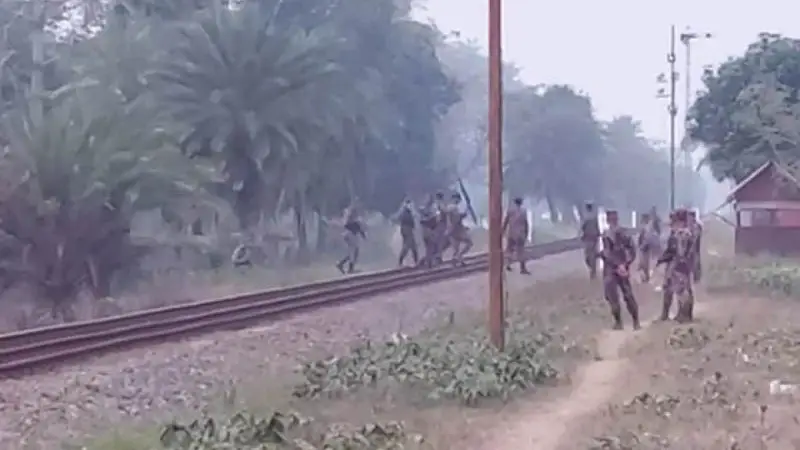 বিএসএফের তারকাঁটার বেড়া নির্মাণ বন্ধ করল বিজিবি বিএসএফের তারকাঁটার বেড়া নির্মাণ বন্ধ করল বিজিবি
