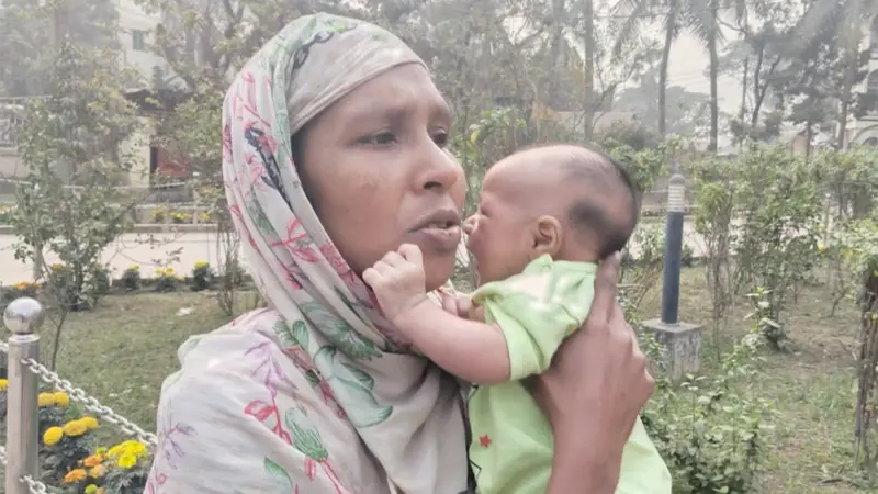 ঋণের টাকা পরিশোধে বিক্রি করা শিশুকে ফিরে পেল মা ঋণের টাকা পরিশোধে বিক্রি করা শিশুকে ফিরে পেল মা