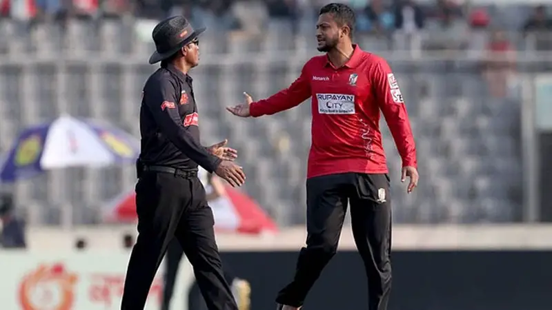 উত্তেজিত হয়ে মাঠে নামলেন কেন সাকিব? উত্তেজিত হয়ে মাঠে নামলেন কেন সাকিব?