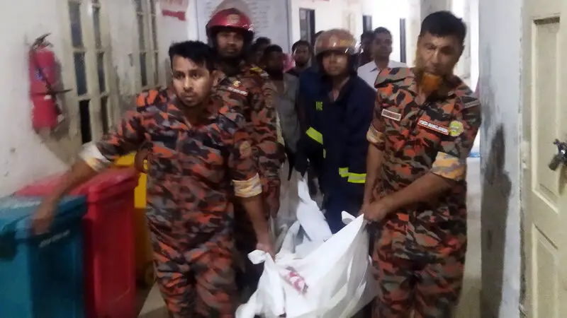 পিরোজপুরে বাসচাপায় নিহত ৪ পিরোজপুরে বাসচাপায় নিহত ৪