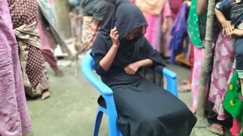 বিয়ের দাবিতে প্রেমিকের বাড়িতে স্কুল ছাত্রীর অনশন বিয়ের দাবিতে প্রেমিকের বাড়িতে স্কুল ছাত্রীর অনশন