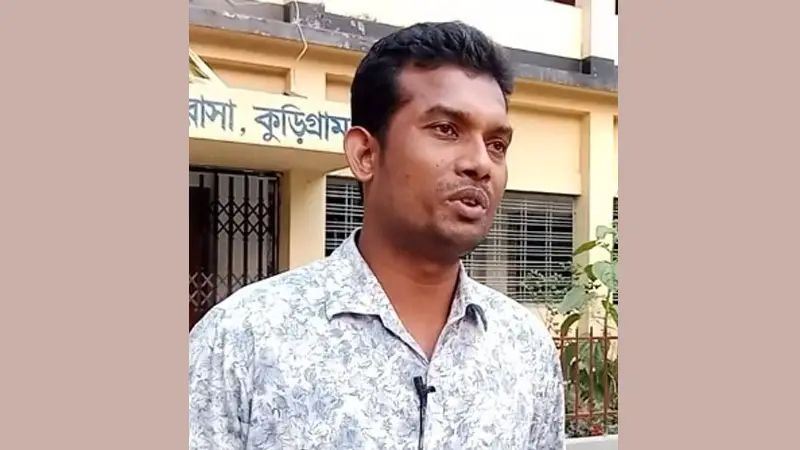 রিকশা চালিয়ে পড়াশোনা করা মমিন এখন প্রভাষক