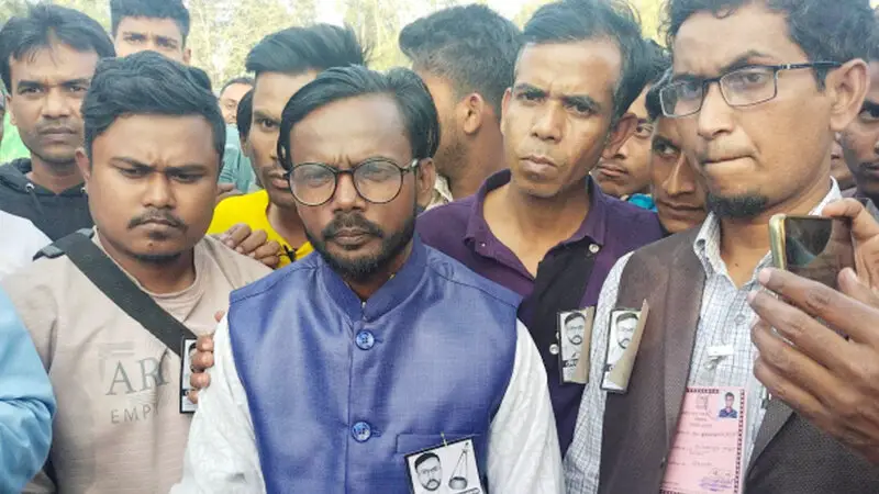 প্রথমে এগিয়ে থাকলেও হেরে গেলেন হিরো আলম প্রথমে এগিয়ে থাকলেও হেরে গেলেন হিরো আলম