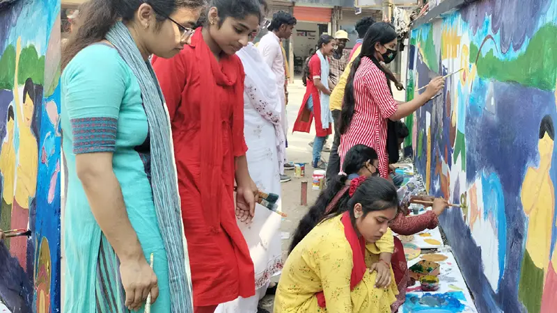 ছবি এঁকে নদী দখল-দূষণের প্রতিবাদ জানাল শিল্পীরা