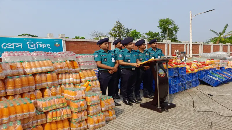 বিপুল পরিমাণ নকল ও ভেজাল শিশু খাদ্য ও পানীয় জব্দ, গ্রেফতার ১০ বিপুল পরিমাণ নকল ও ভেজাল শিশু খাদ্য ও পানীয় জব্দ, গ্রেফতার ১০