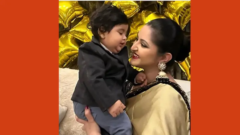 দুই সন্তান নিয়ে ‘মা’ সিনেমা দেখতে চাই দুই সন্তান নিয়ে ‘মা’ সিনেমা দেখতে চাই