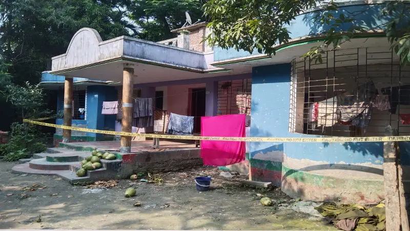 প্রবাসীর বাড়িতে দুর্ধর্ষ ডাকাতি প্রবাসীর বাড়িতে দুর্ধর্ষ ডাকাতি