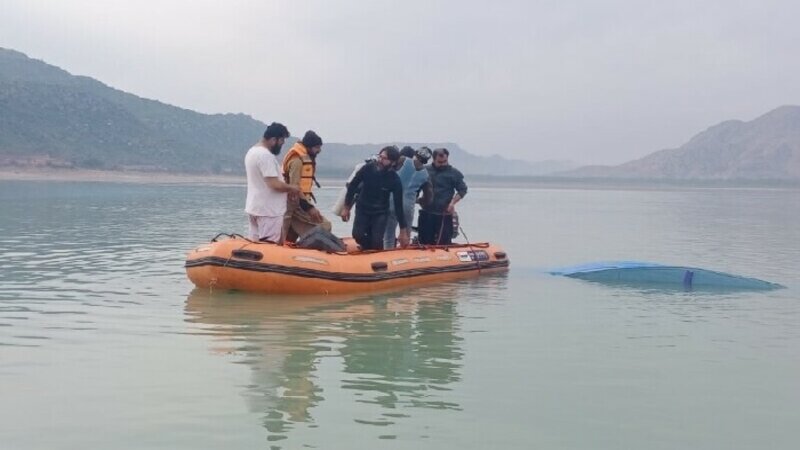 পাকিস্তানে নৌকাডুবে ১০ শিশুর মৃত্যু পাকিস্তানে নৌকাডুবে ১০ শিশুর মৃত্যু