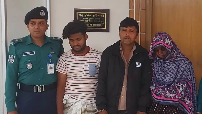 বিকাশ প্রতারক চক্রের নারীসহ গ্রেপ্তার ৩ বিকাশ প্রতারক চক্রের নারীসহ গ্রেপ্তার ৩