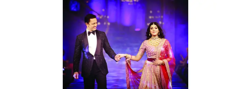 শো-স্টপার হলেন নোবেল-মৌ শো-স্টপার হলেন নোবেল-মৌ