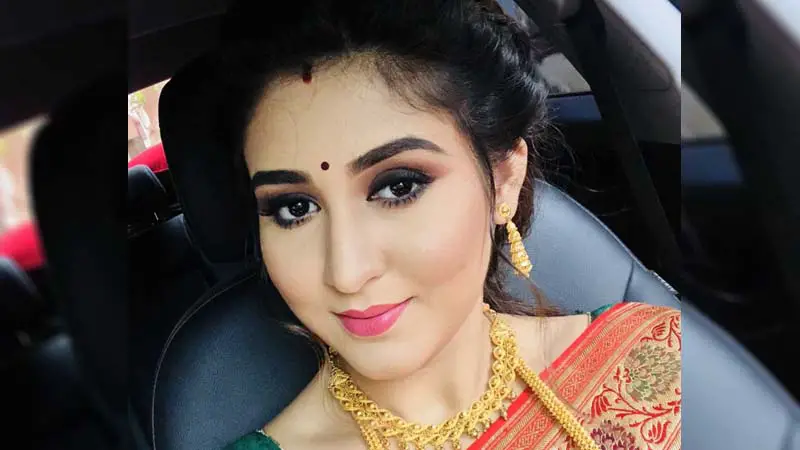 জন্মদিনে হিরের নেকলেস উপহার পেলেন ঐন্দ্রিলা জন্মদিনে হিরের নেকলেস উপহার পেলেন ঐন্দ্রিলা