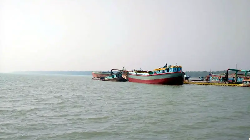 আন্ধারমানিক নদী থেকে বালু উত্তোলনে ঘটনায় হুমকীর মুখে বেড়িবাঁধ আন্ধারমানিক নদী থেকে বালু উত্তোলনে ঘটনায় হুমকীর মুখে বেড়িবাঁধ