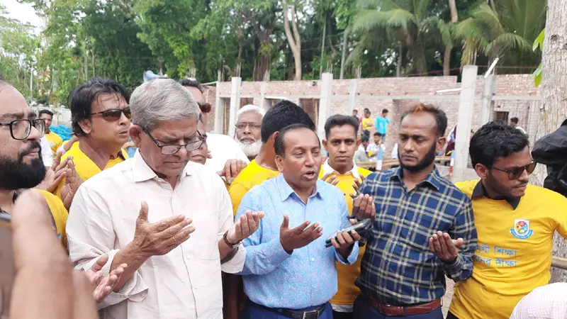 বেতাগীতে মির্জা ফখরুল, স্কুল ভবনের ভিত্তিপ্রস্তর স্থাপন