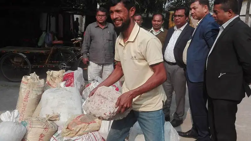 গমের ট্রাকে বালুর বস্তার ঘটনায় গ্রেপ্তার ৩