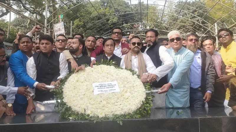 বঙ্গবন্ধুর প্রতিকৃতিতে হাজী সেলিমের শ্রদ্ধা বঙ্গবন্ধুর প্রতিকৃতিতে হাজী সেলিমের শ্রদ্ধা
