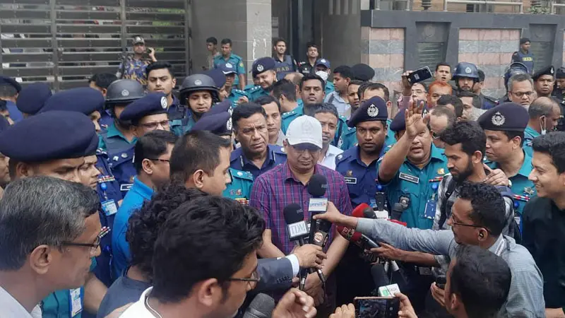 ঘটনার পর ঢাকার ট্রাফিক ব্যবস্থা সচল ছিল: আইজিপি ঘটনার পর ঢাকার ট্রাফিক ব্যবস্থা সচল ছিল: আইজিপি