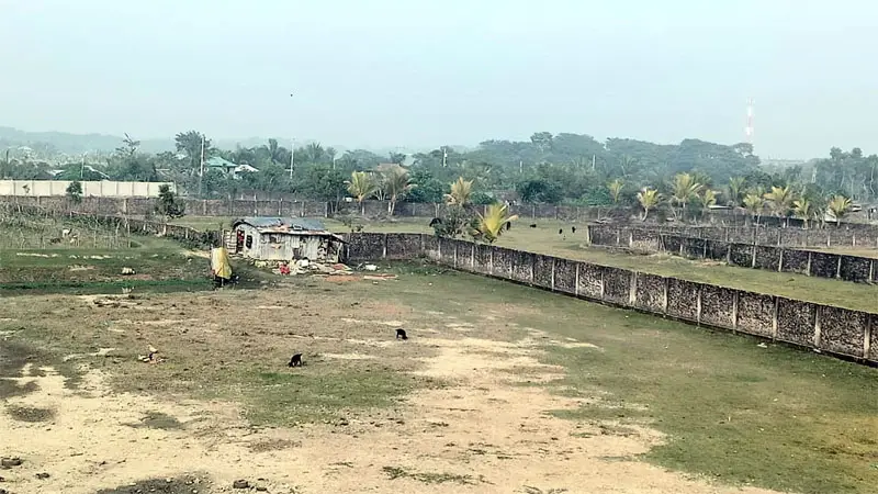আবাসন আগ্রাসনে মাইলের পর মাইল কৃষি জমি অনাবাদী আবাসন আগ্রাসনে মাইলের পর মাইল কৃষি জমি অনাবাদী